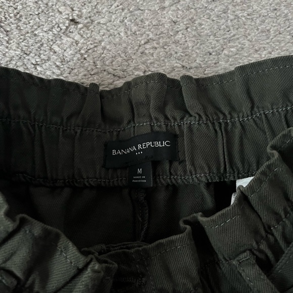 Banana Republic High Waisted Shorts- M - Picture 3 of 3